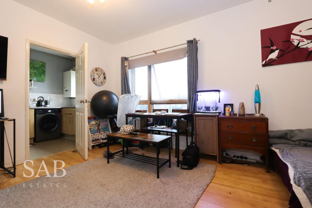 Apartment in Southall - View 4