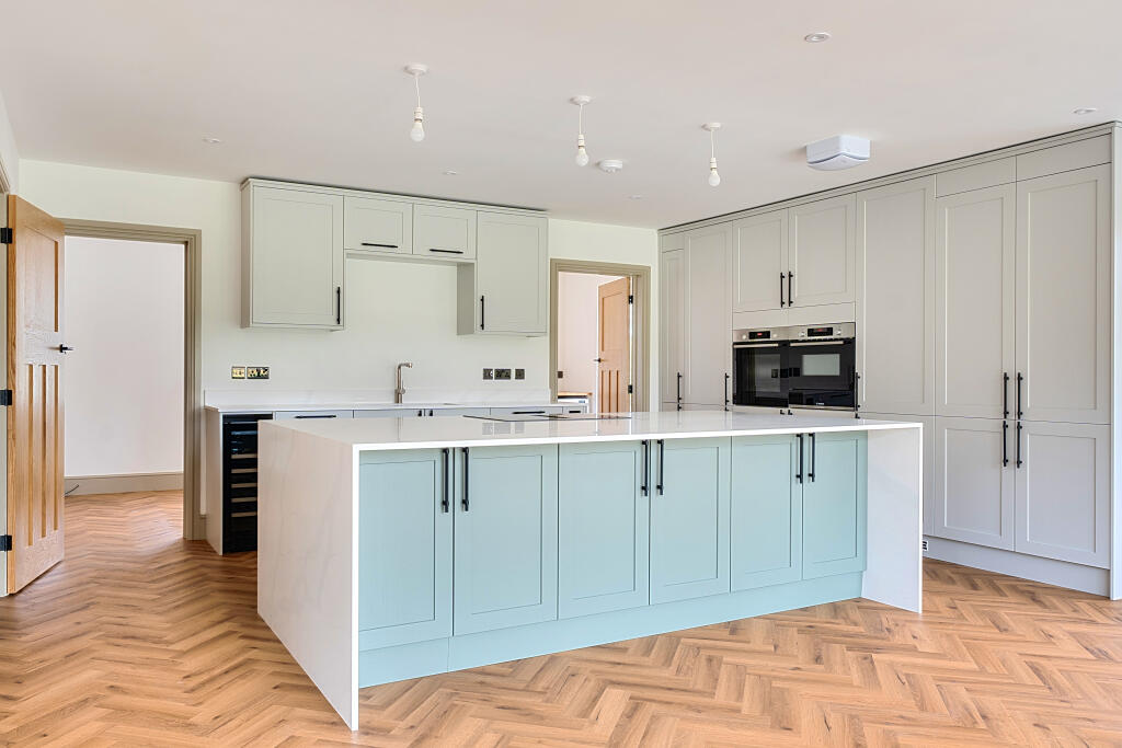 3 Church Road Wanborough photo 3