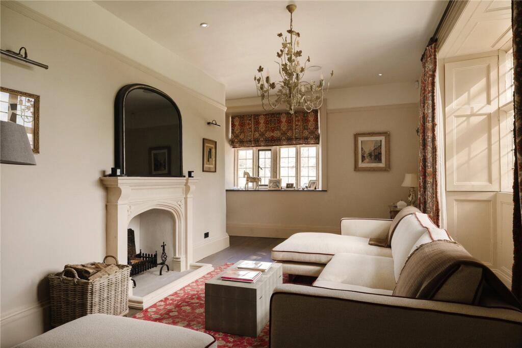 House in Gloucester - View 4
