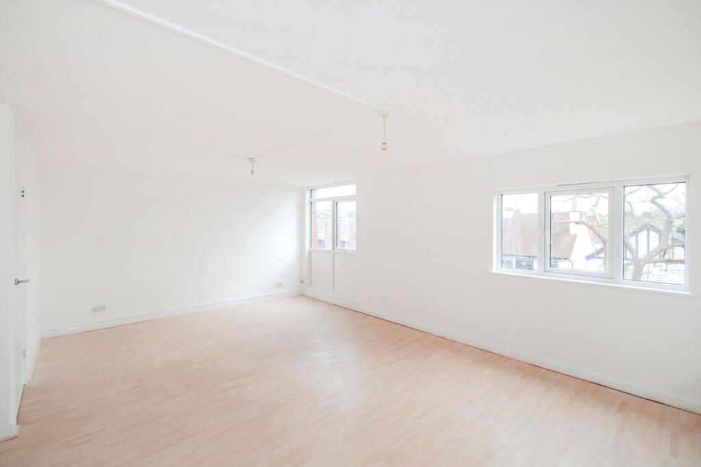Apartment in Ilford - View 4