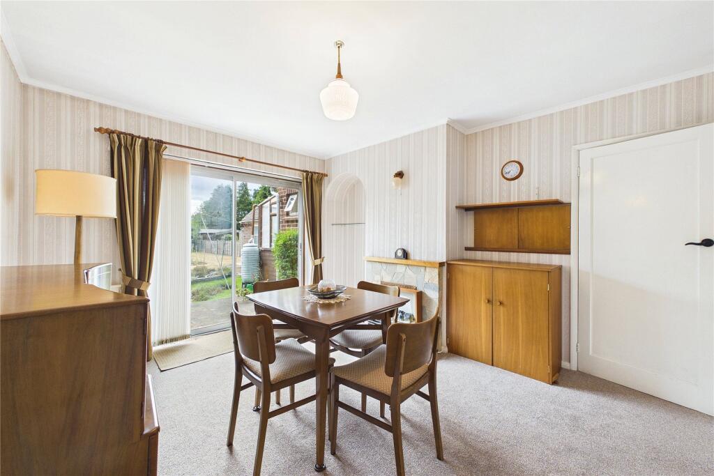 House in Woking, Horsell - More