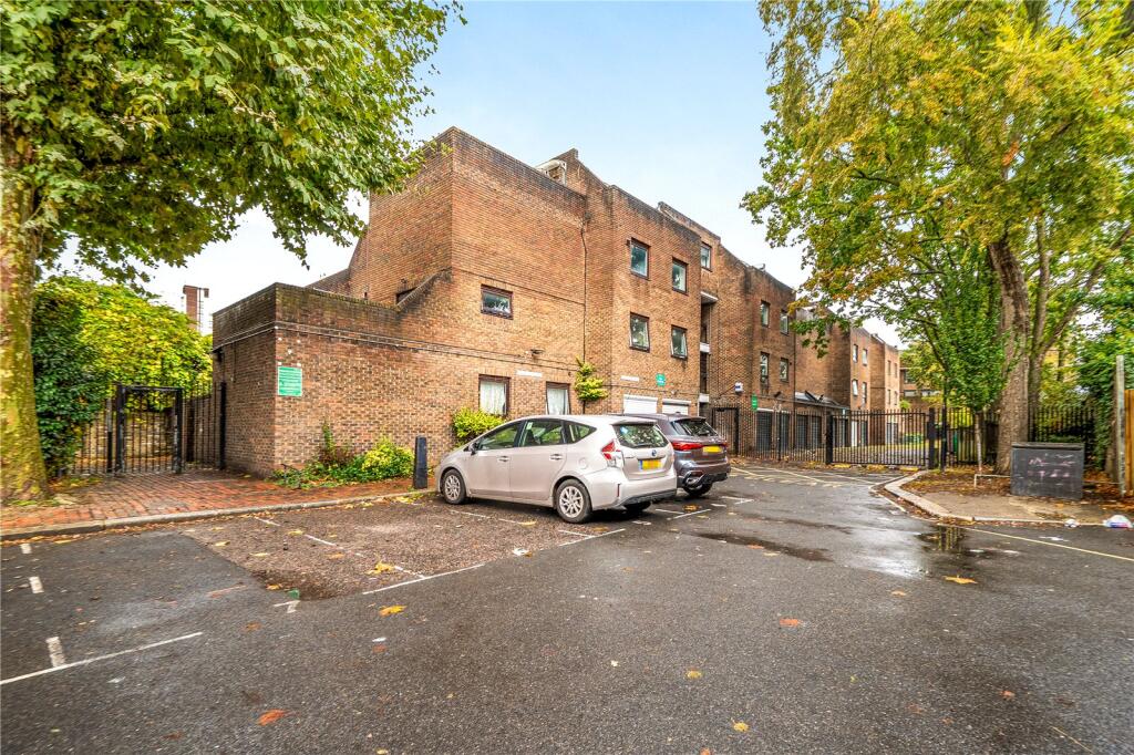 1-bed flat on Castle Road, London, £475,000