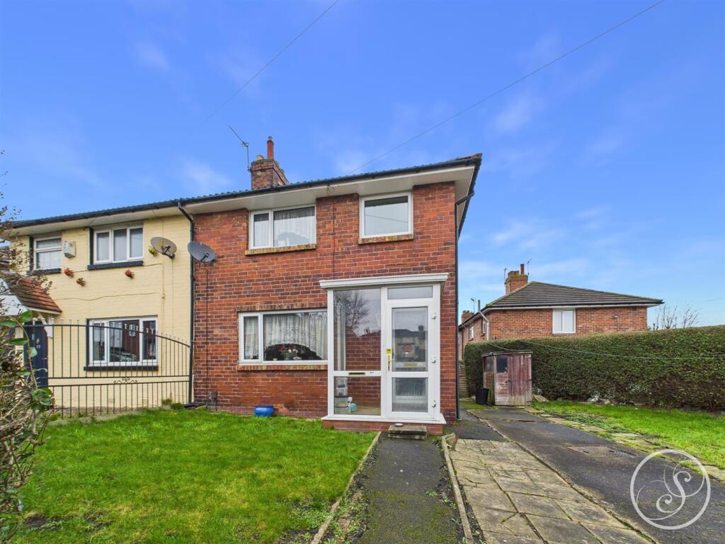 3-bed semi-detached on Rookwood Crescent, Leeds, £165,000