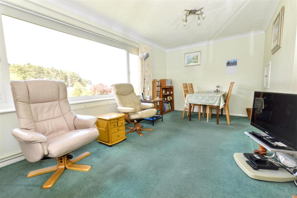 Acacia Grove, Sheringham photo 3