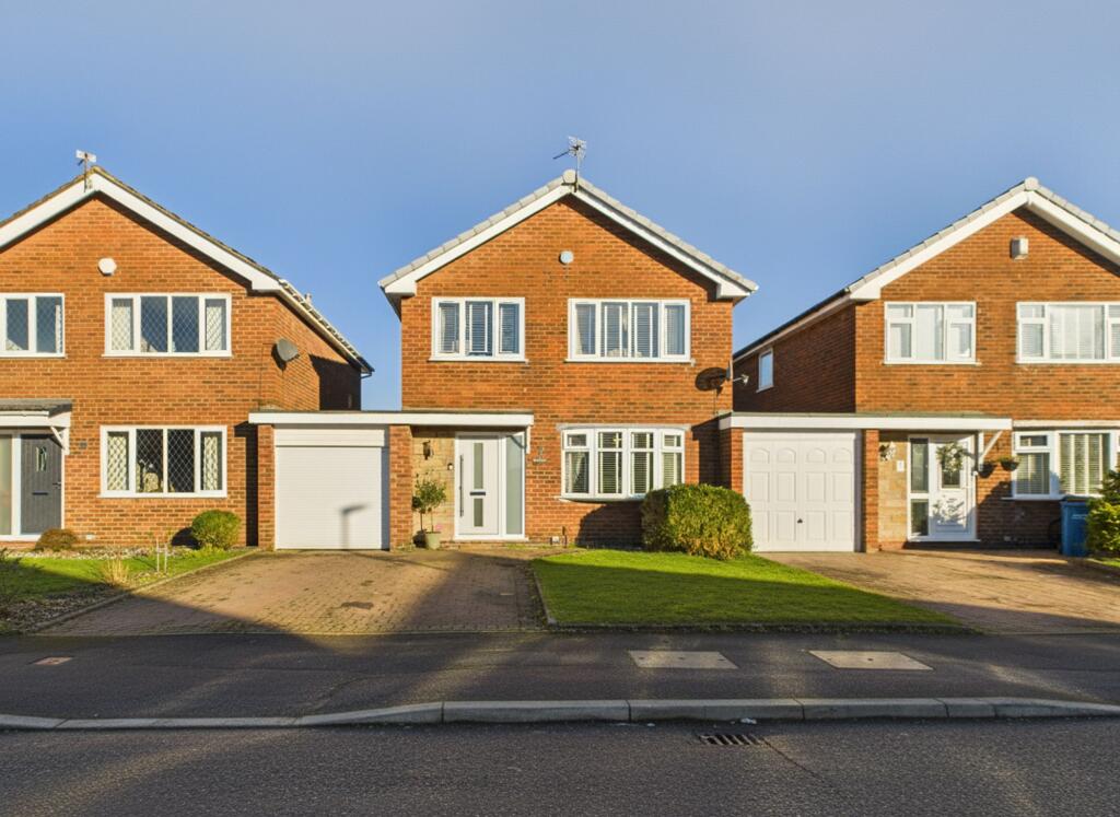 3-bed detached on Withington Drive, Tyldesley, M29, £325,000