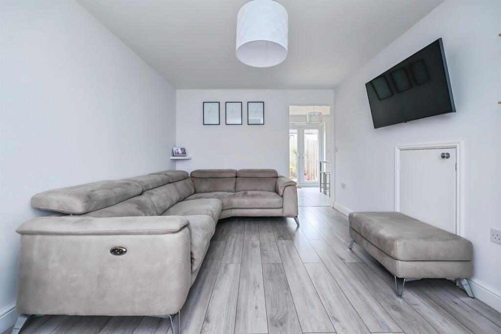 Manderley Gardens, Sutton-In-Ashfield photo 4