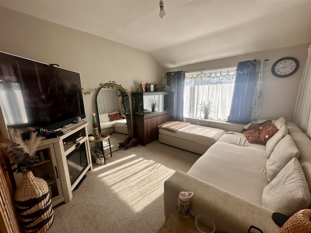 House in Torquay, Torbay - More