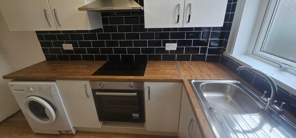 House in Leeds - View 2