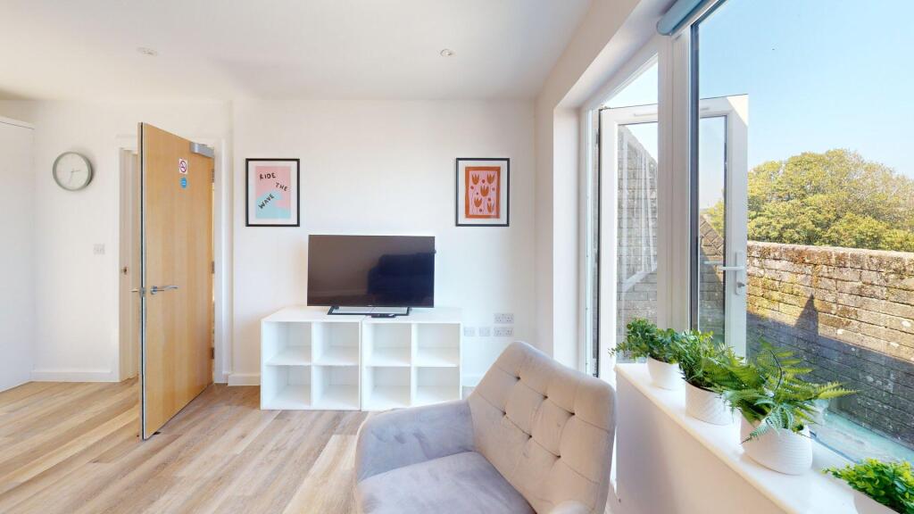 Apartment in Truro - View 3