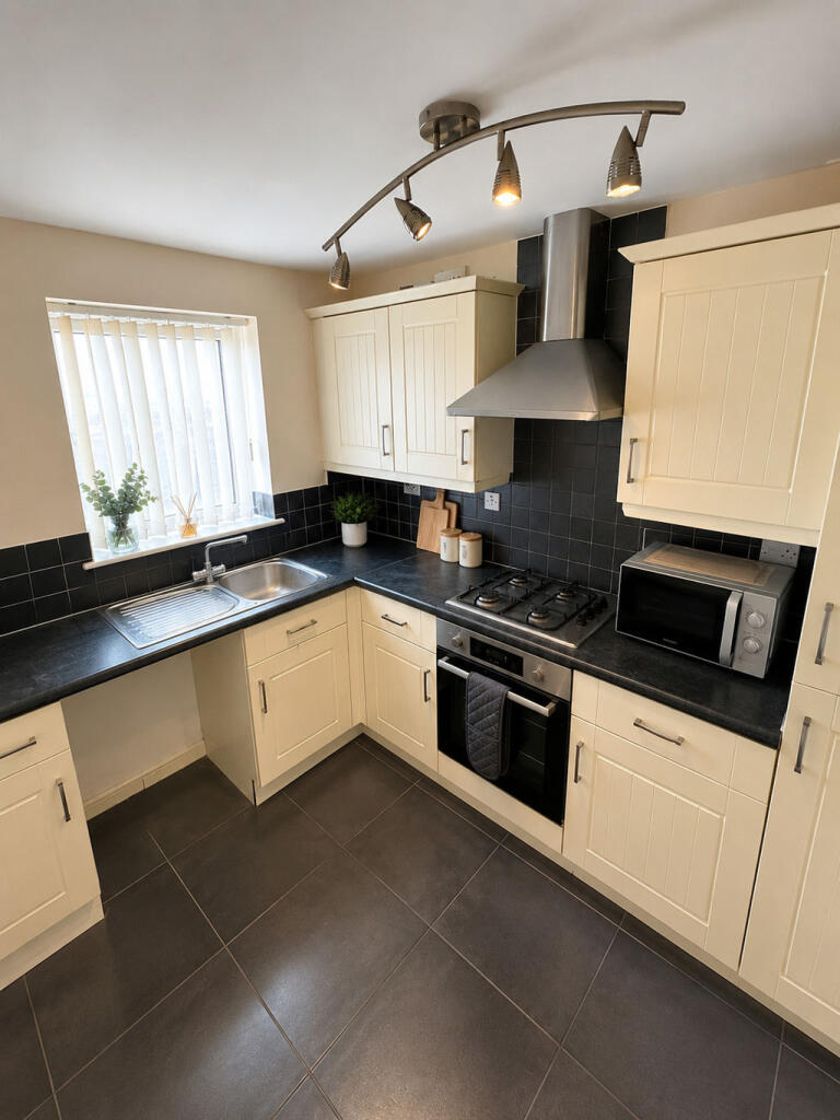 House in Mansfield, Nottinghamshire - View 3