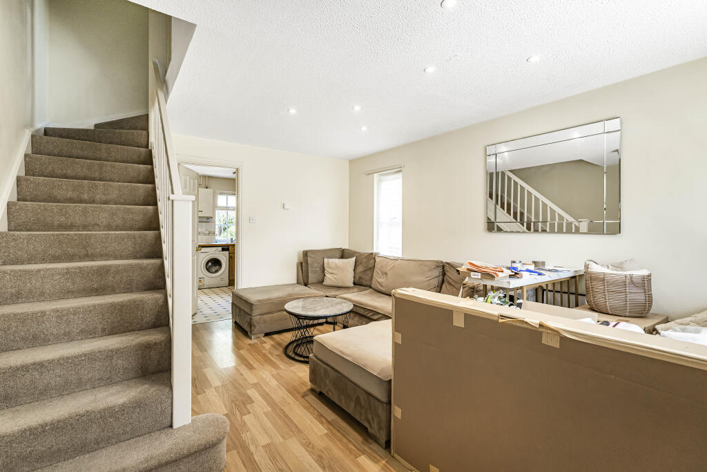 Additional image 3 of Longcroft Gardens, Welwyn Garden City, AL8