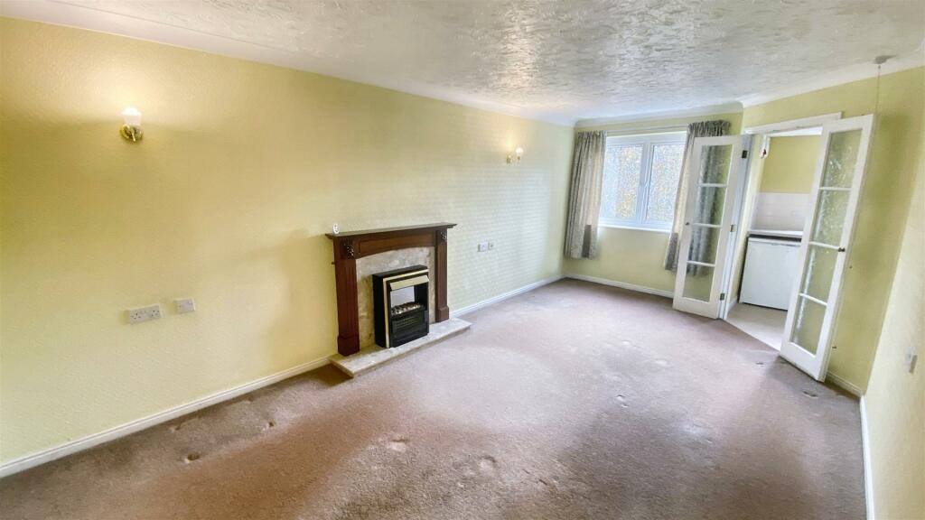 Sorrento Court, Moseley photo 4