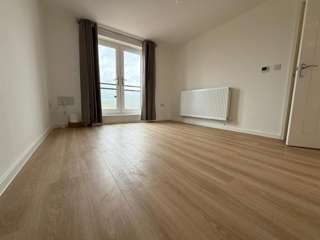 House in Huntingdonshire, Yaxley - More