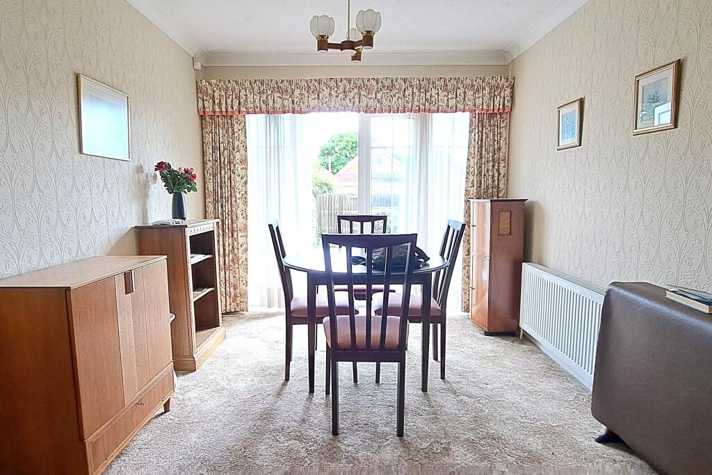 House in New Forest, New Milton - More
