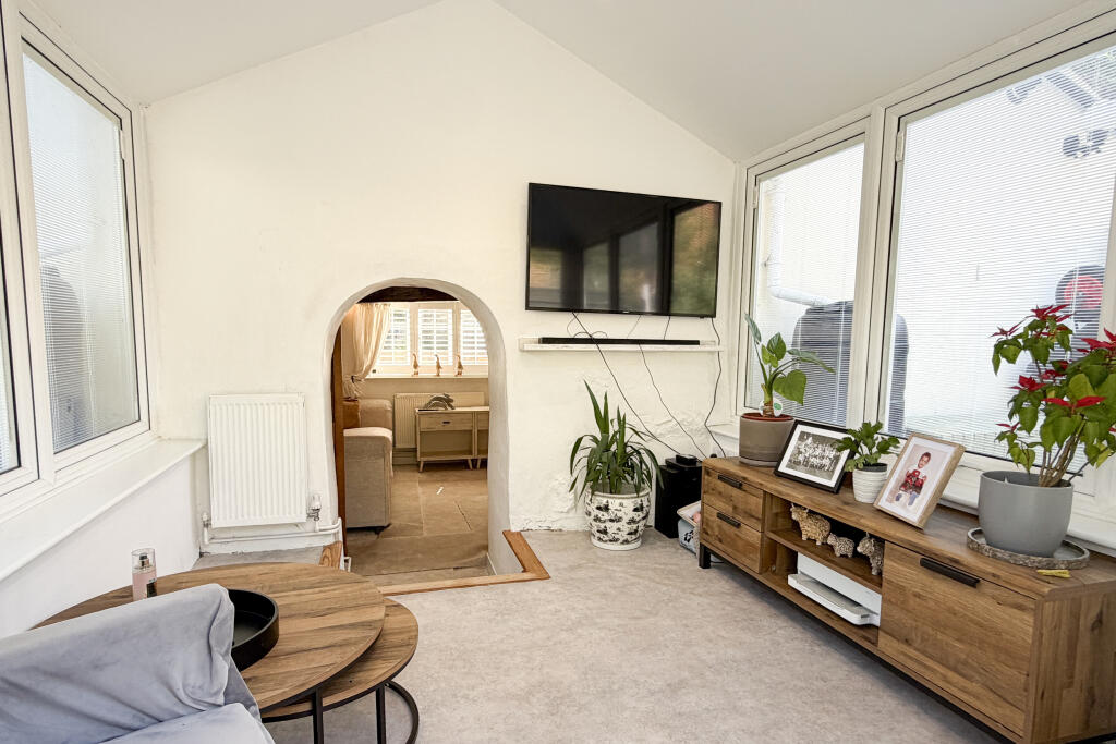 Long Crendon, Buckinghamshire, HP18 - More