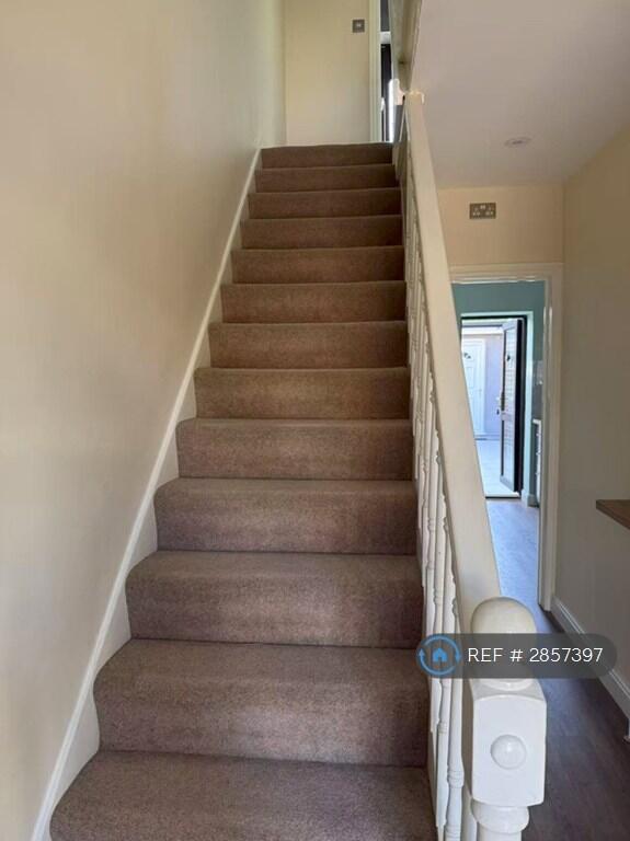 3 bedroom end of terrace house for rent