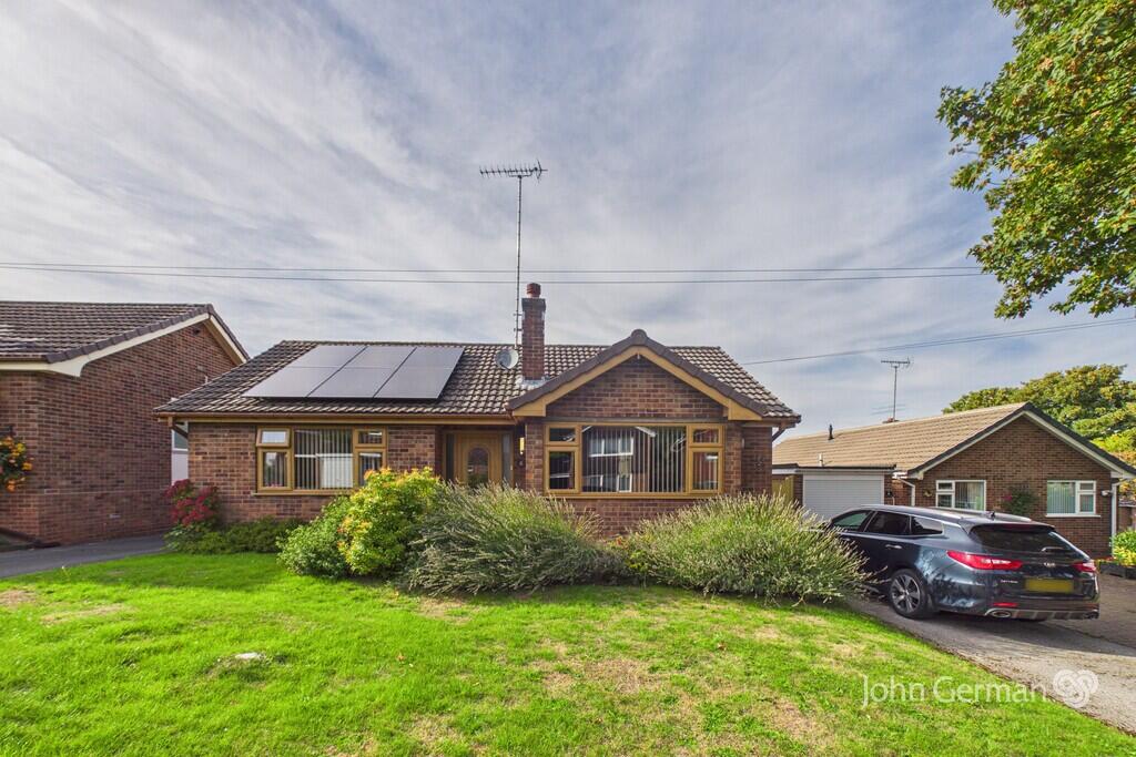 2-bed detached on Highlands Drive, Winshill, £320,000