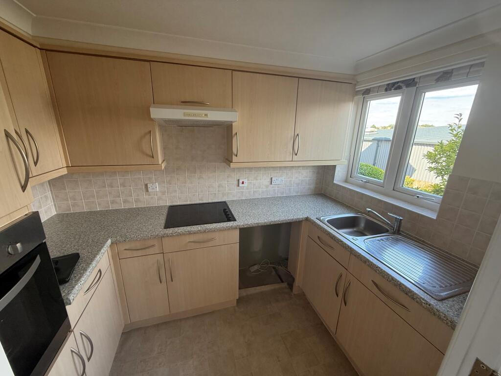Apartment in Yeovil, Somerset - View 3