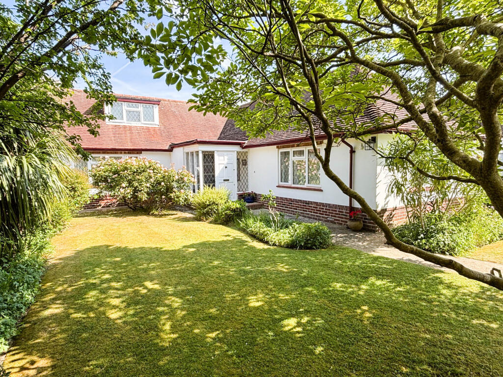 2-bed detached on Craigweil Private Estate, Aldwick, Bognor Regis, £599,950