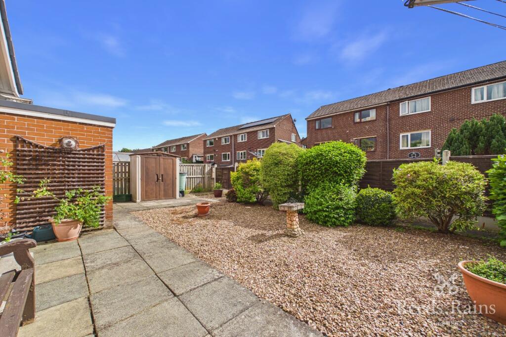 Fenay Lea Drive, Fenay Bridge, Huddersfield, West Yorkshire, HD5 photo 4