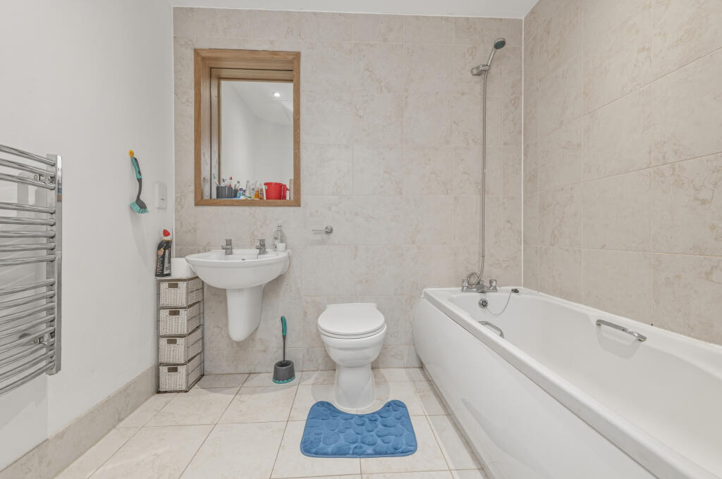 Apartment in Leeds, West Yorkshire - More