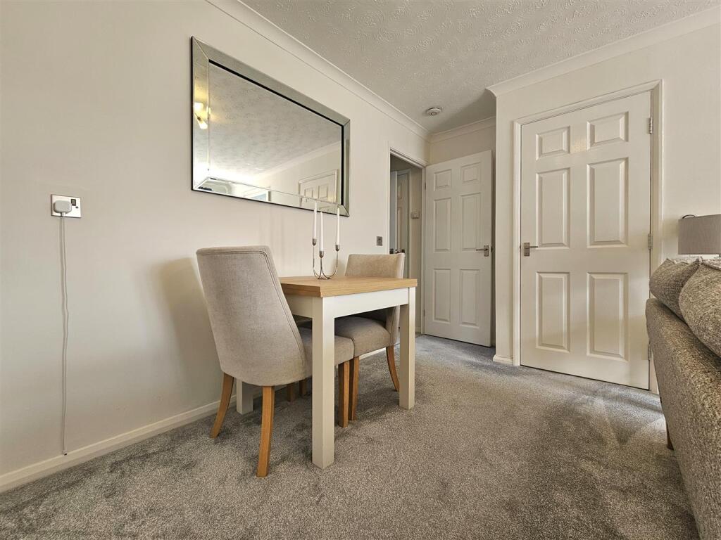 Apartment in Solihull, Kineton Green - View 5