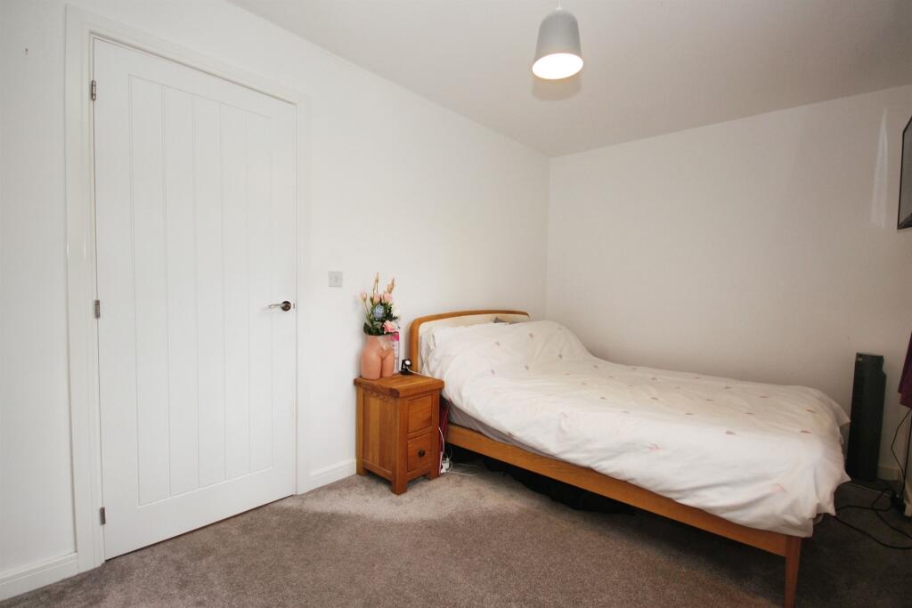 House in Stratford-on-Avon, Lighthorne Heath - More