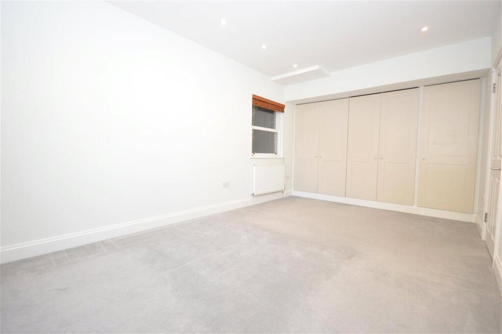 Apartment in Richmond, North Sheen - View 2