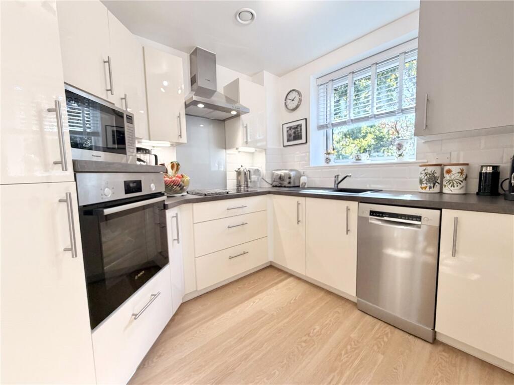 Apartment in Poole - View 2