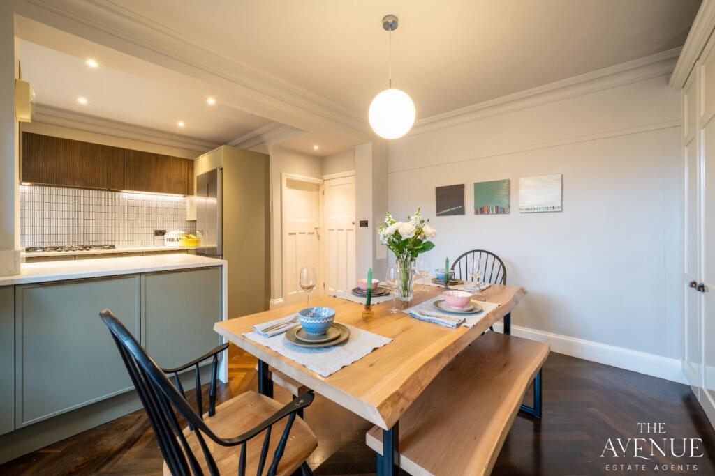 25 Abingdon Road, West Bridgford only a 6min walk to the Bustling Avenue! photo 3