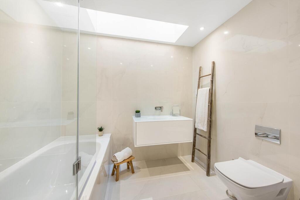 2 bedroom end of terrace house for rent