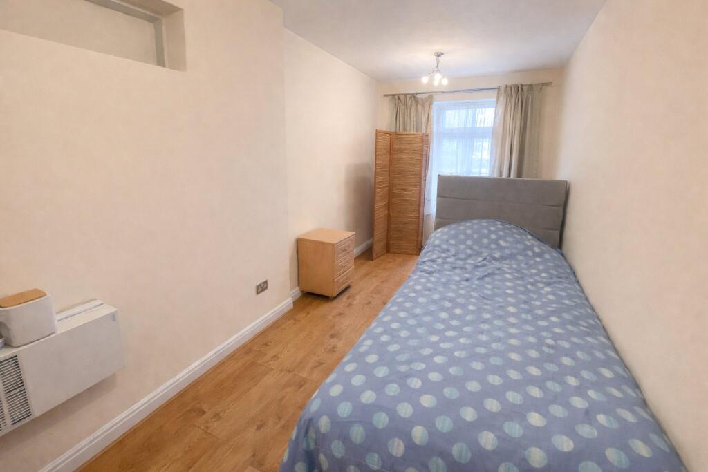 House in Twickenham - View 3