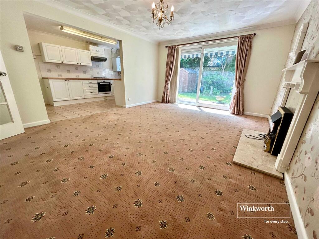 Russell Drive, Christchurch, Dorset, BH23 photo 3