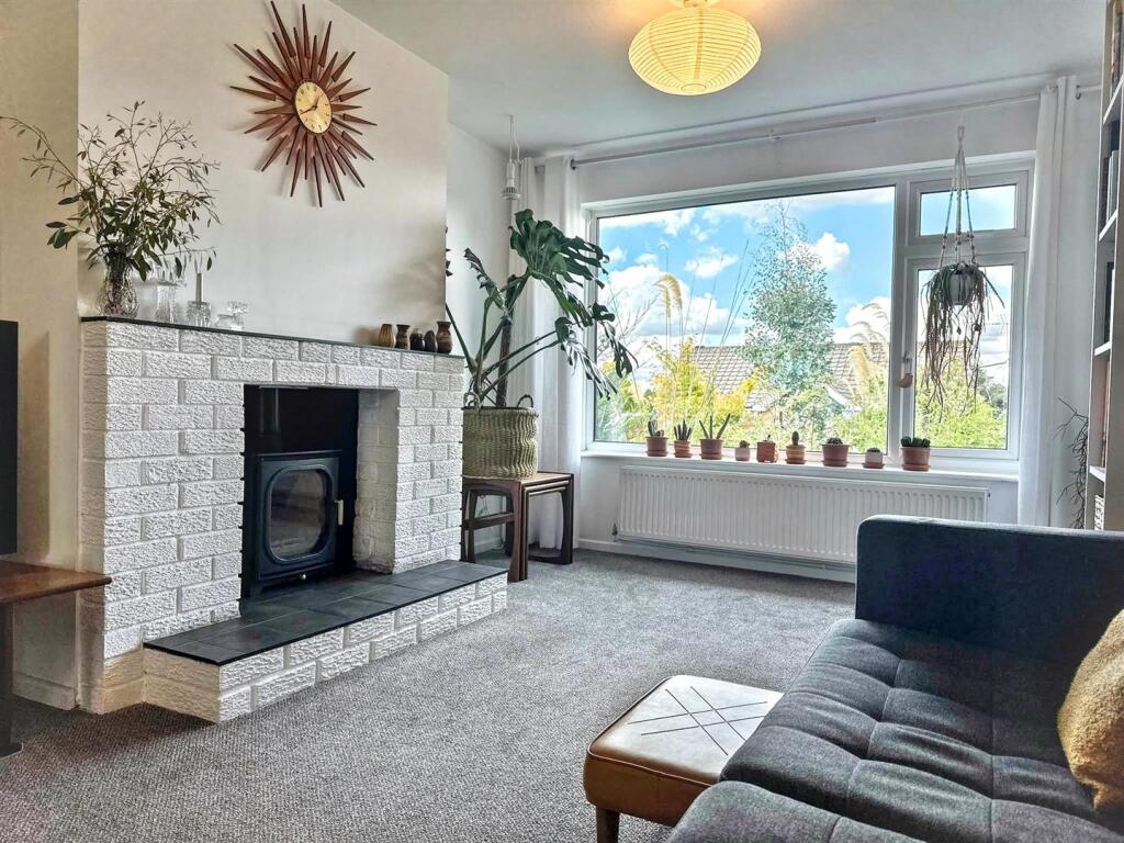 House in Staffordshire Moorlands, Leek - More