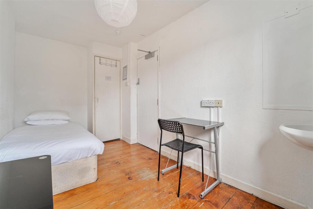 1 bedroom house share for rent