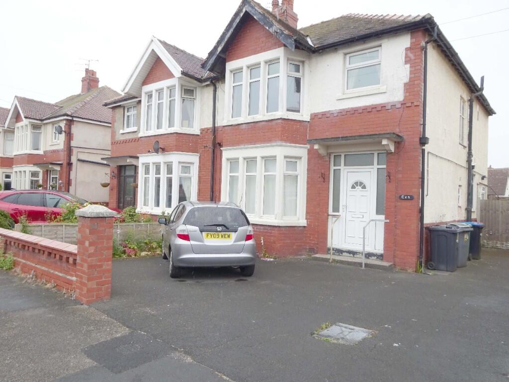 2-bed flat on Stanley Avenue, Thornton-Cleveleys, Lancashire, FY5, £65,000
