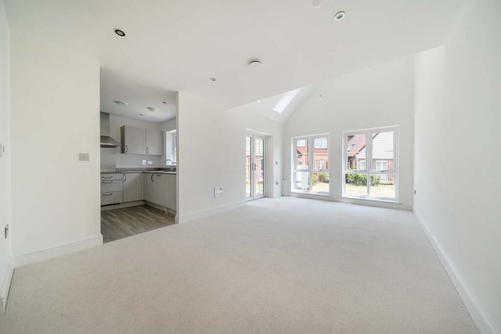 3, Imphal Close, Lime Tree Village, Rugby, CV22 photo 5