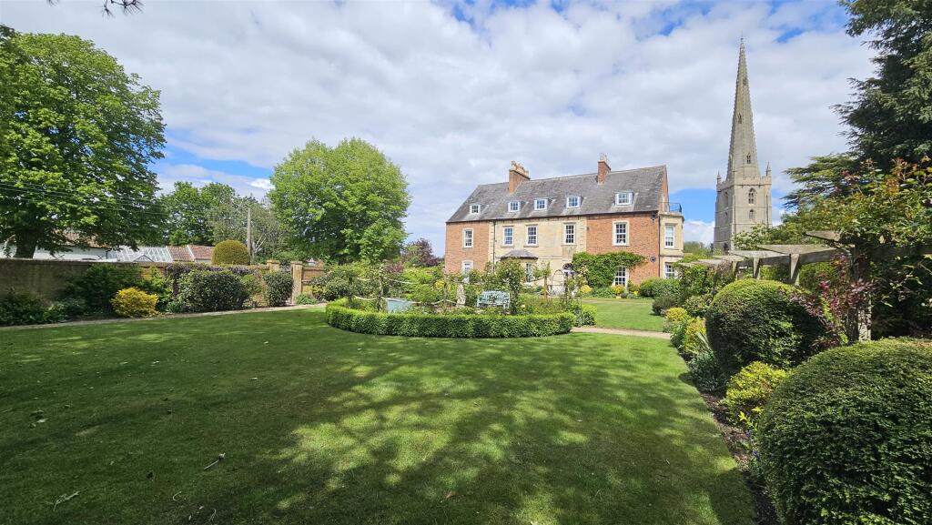Rectory Court, Bottesford photo 2