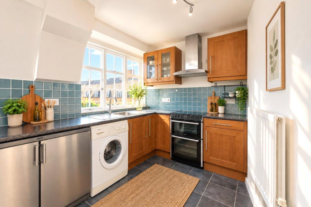 House in London - View 2