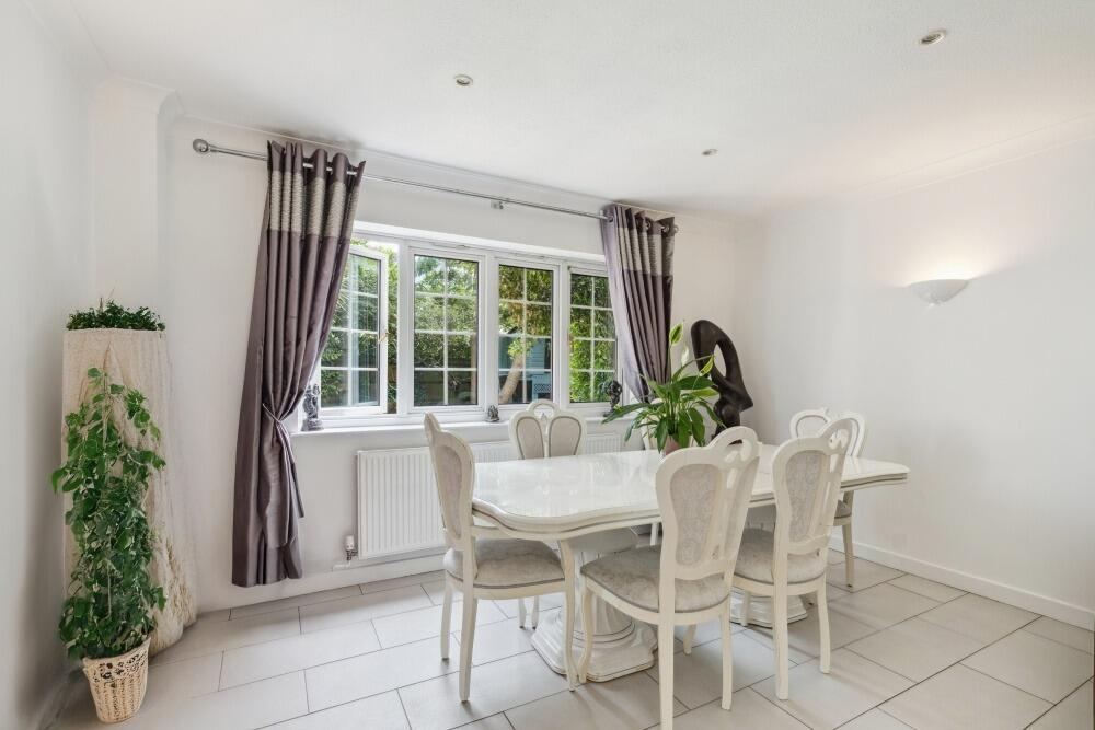House in Slough, Gerrards Cross - View 5