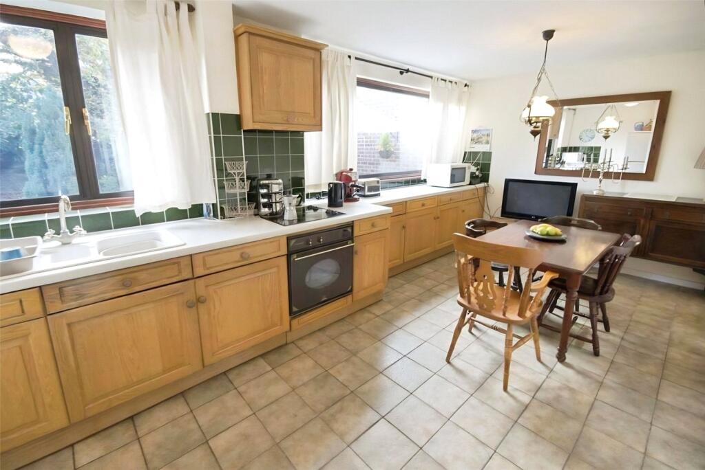 The Crescent, Mortimer Common, Reading, Berkshire, RG7 photo 4