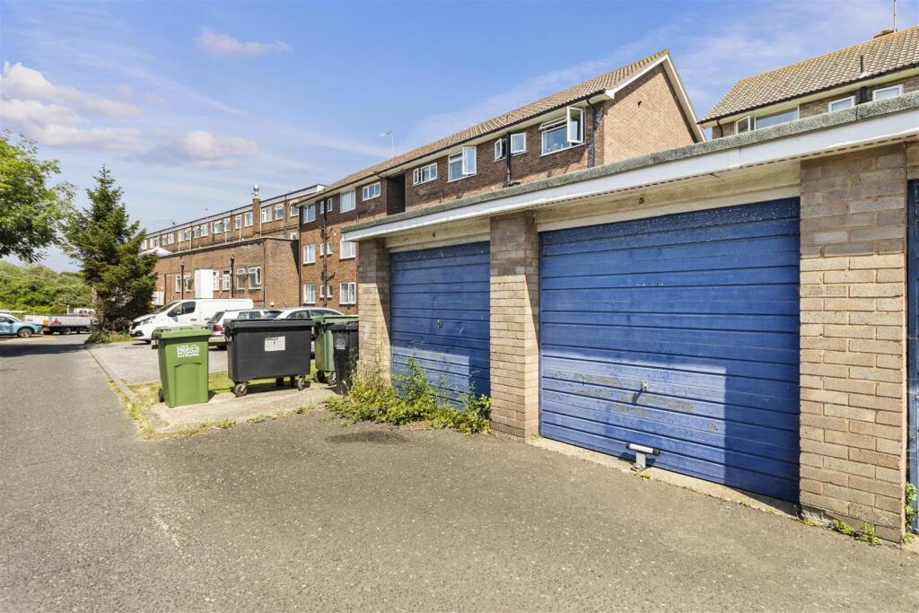 High Street, Polegate photo 5