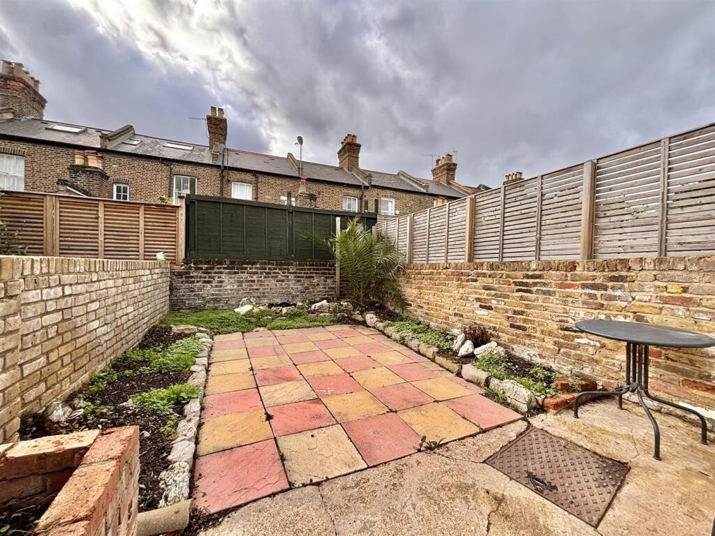 2 bedroom terraced house for rent