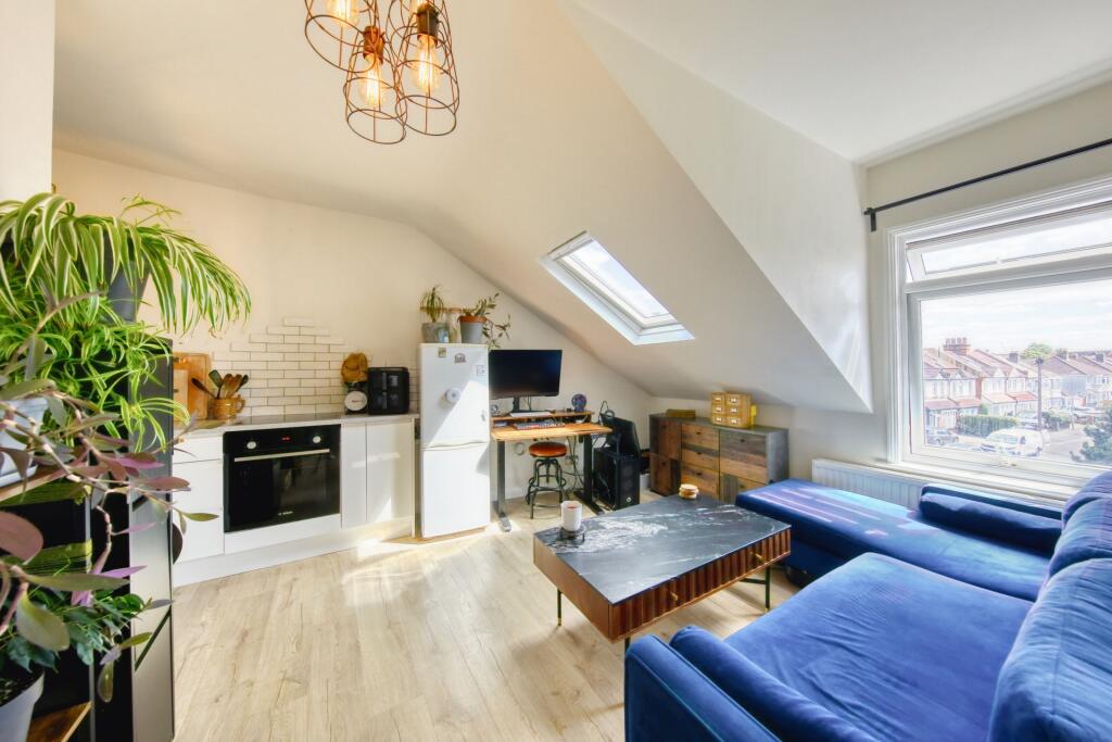 Apartment in Kingston upon Thames - View 2