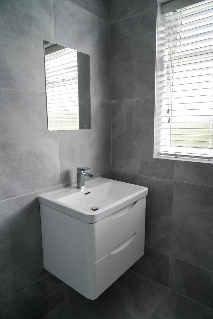 Apartment in Croydon - View 4