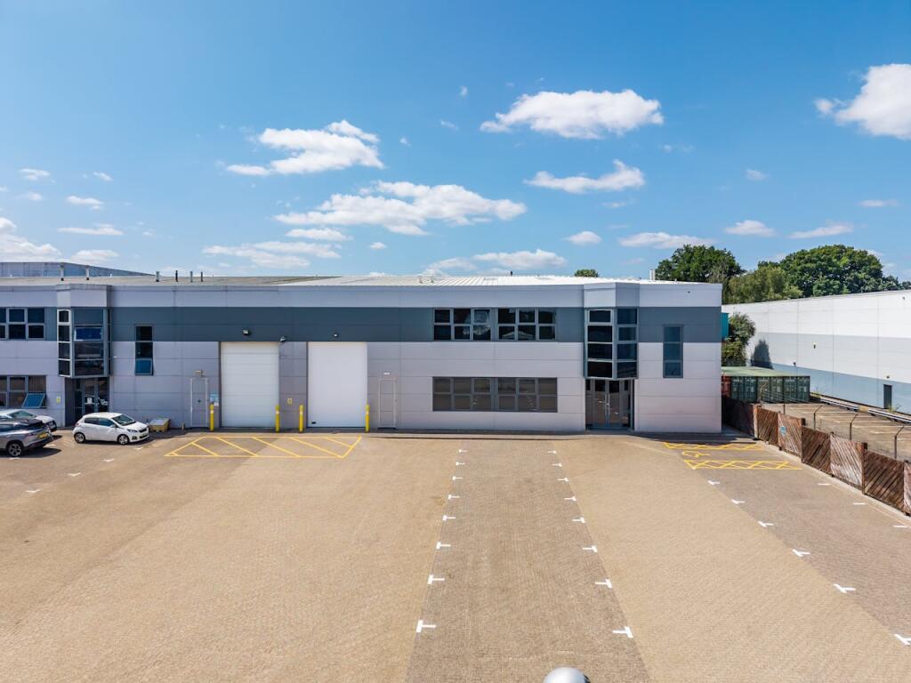 Main image of property: Unit 5, Chevron Industrial Estate, Hemel Hempstead, HP2 7UB