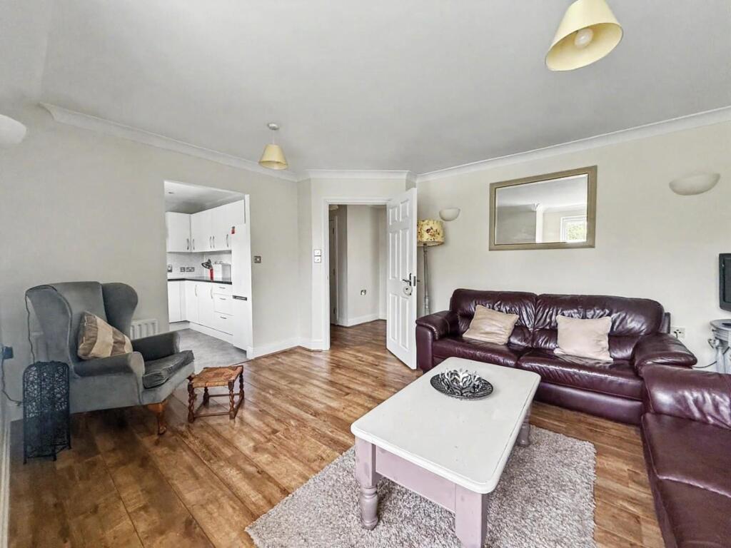 Apartment in Slough - View 4