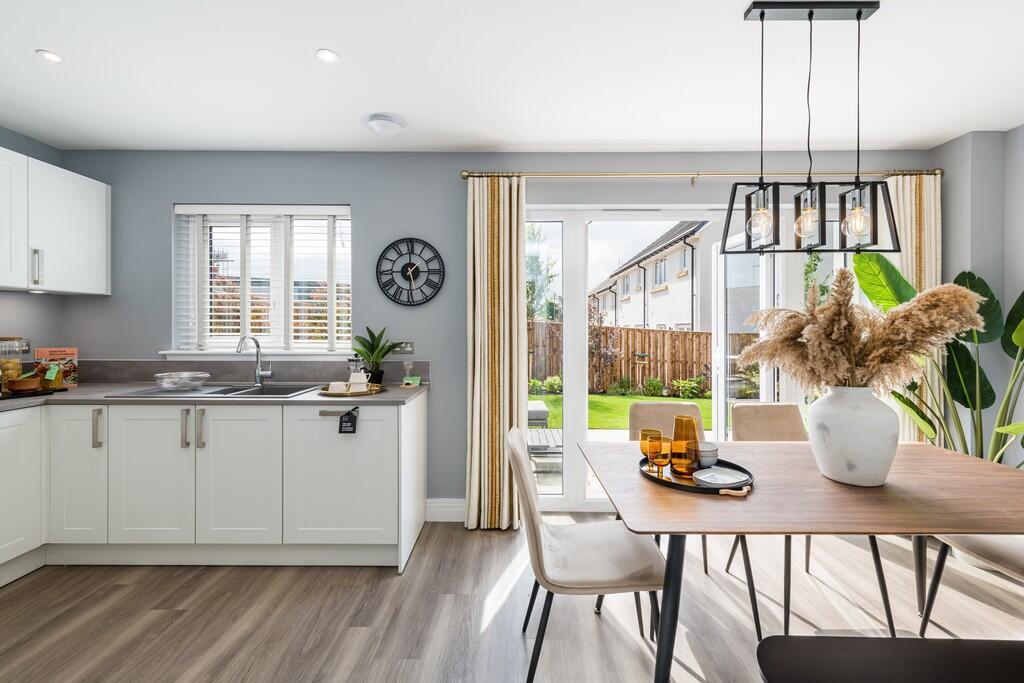 House in East Calder, Calderwood - View 2