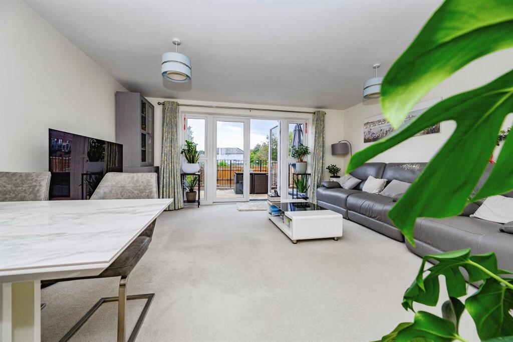 House in Hemel Hempstead - More