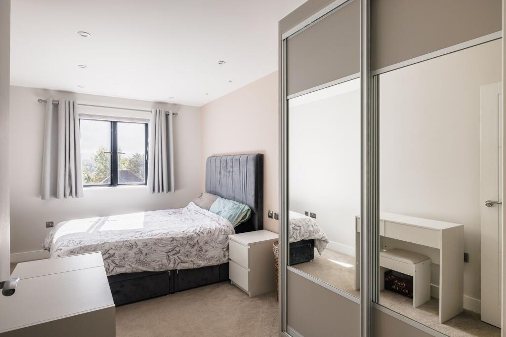 Apartment in Croydon - More